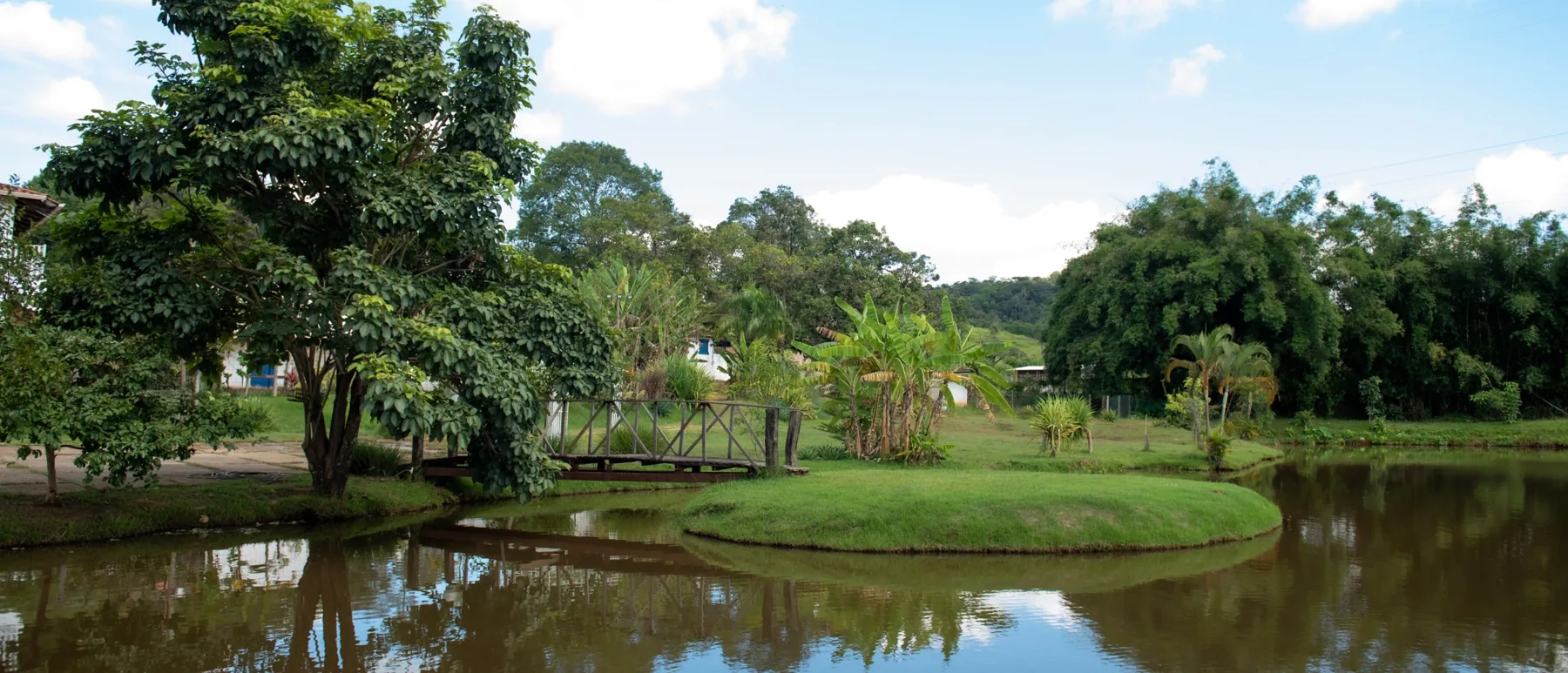 Lagoa e jardins da Estância